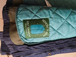 Chaqueta Pull and Bear Talla L Azul y Verde