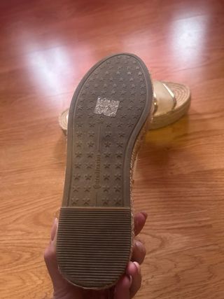 Sandalias cuña Stradivarius T39