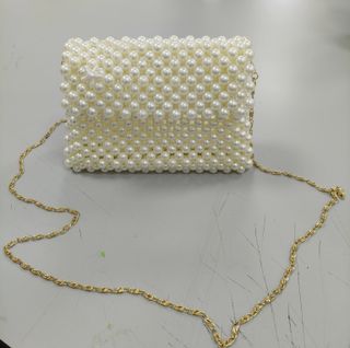 Clutch Pérolas Dourado e Branco