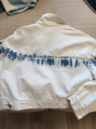 Chaqueta vaquera Zara tie-dye talla 13-14