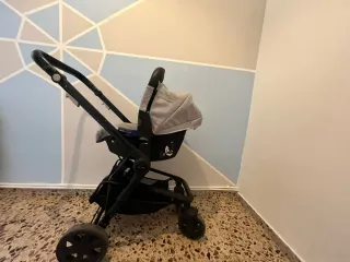 Carrito de bebé y silla de coche