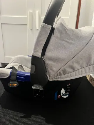 Carrito de bebé y silla de coche