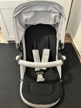 Carrito de bebé y silla de coche