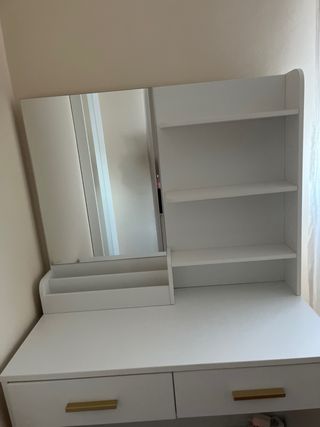 Tocador blanco con espejo y cajones