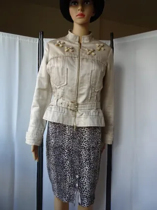 Chaqueta Beige con Flores Doradas