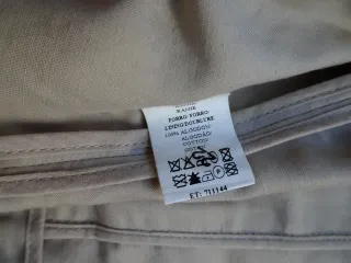 Chaqueta Beige con Flores Doradas