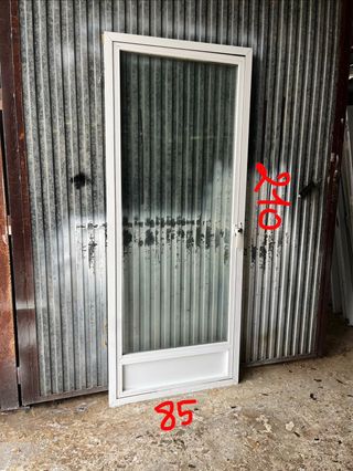 Puerta de aluminio con cristal