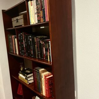 Mueble librería madera preciosa y de calidad.