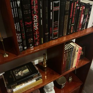 Mueble librería madera preciosa y de calidad.