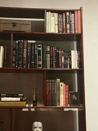 Mueble librería madera preciosa y de calidad.