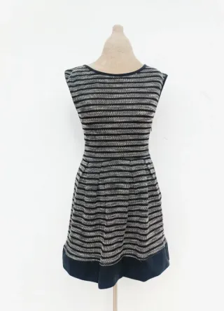 Vestido de rayas negro y gris