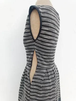Vestido de rayas negro y gris