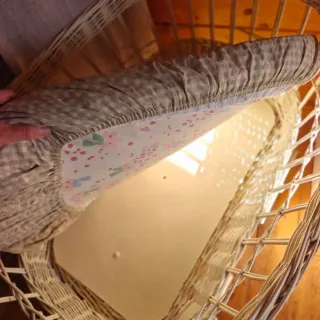 Cuna de mimbre vintage para bebé