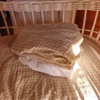 Cuna de mimbre vintage para bebé