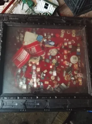 Marco con insignias y medallas