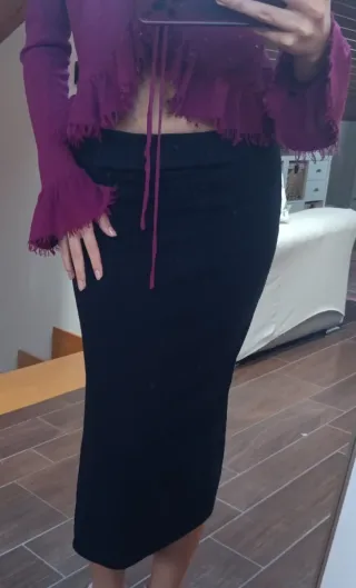 Falda midi canalé negra