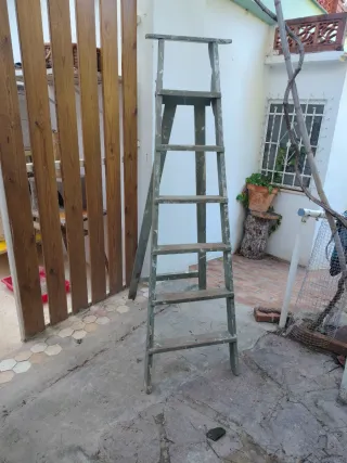 Escalera de madera antigua