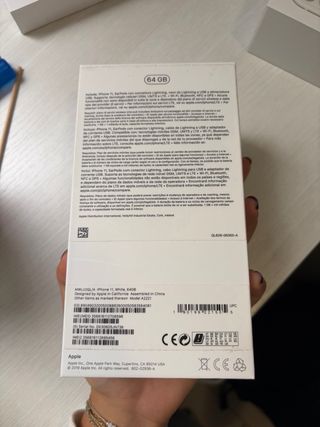 iPhone 11 64 GB Blanco con cable de carga rápida