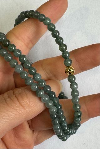 Pulsera de cuentas verde grisáceo