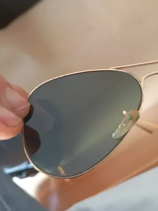 Gafas de sol Ray-Ban doradas y verdes