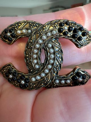 Spilla Chanel CC Vintage Oro Nero Perle