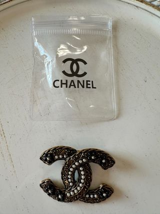 Spilla Chanel CC Vintage Oro Nero Perle
