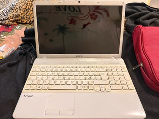 Sony Vaio 15.5" Serie VPCEB - Bianco opaco + Borsa