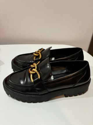 Mocasines Mango berenjena brillante talla 37