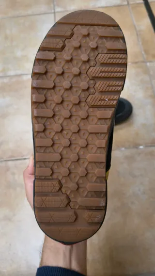 Tenis Vans para niño negro y amarillo