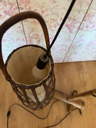 Lámpara de pie rústica de bambú