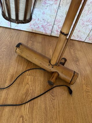 Lámpara de pie rústica de bambú