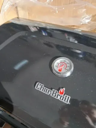 Barbacoa híbrida de 4 quemadores Char-Broil