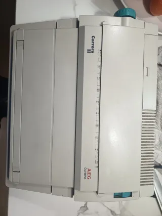 Máquina de escribir eléctrica Carrera II