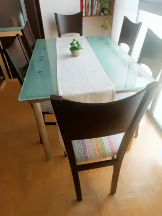 Mesa de salón con 6 sillas