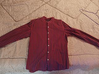 Camicia a quadri rossa e blu