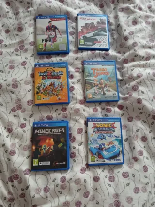 6 cajas de videojuegos PS Vita: FIFA 15, Minecraft