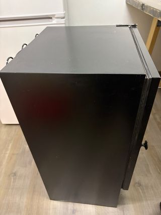 Nevera expositora pequeña negra