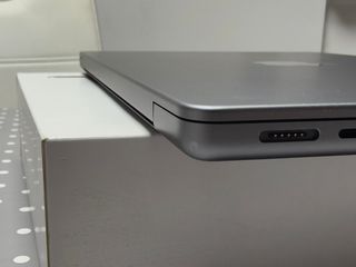 MacBook Pro 14 Come Nuovo, Pochi Cicli