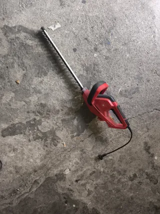 Podadora Eléctrica Roja