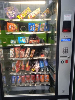 Máquina dispensadora Azcoyen 2020