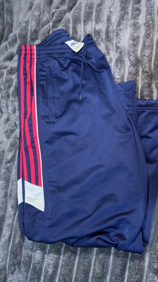 Pantalón chándal Adidas azul y rojo