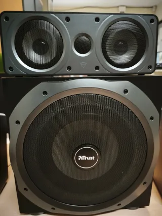 Altavoces Trust 5.1 Negro/Morado