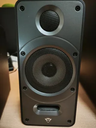 Altavoces Trust 5.1 Negro/Morado