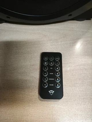 Altavoces Trust 5.1 Negro/Morado