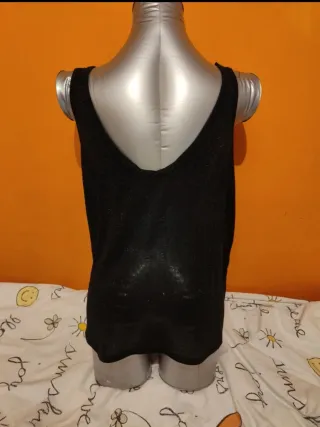Camiseta rejilla negra mujer. Zara. Talla L.
