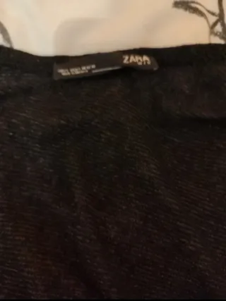 Camiseta rejilla negra mujer. Zara. Talla L.