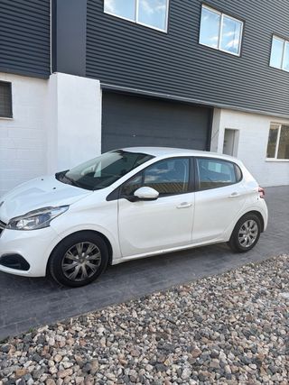 Peugeot 208 2016