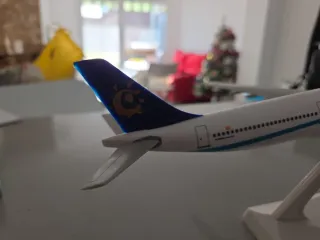 Maqueta Avión Iberworld Airbus A330-300 1:200