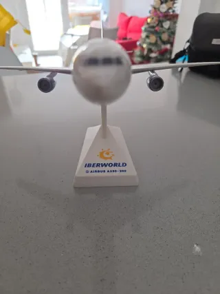 Maqueta Avión Iberworld Airbus A330-300 1:200