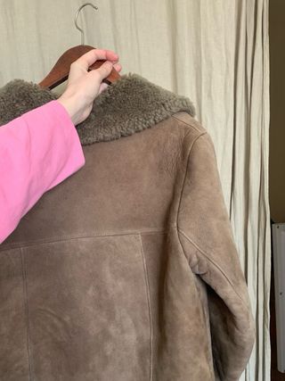 Chaqueta de cuero marrón con forro de lana oveja